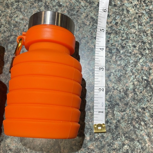 Adjustable silicone canteens Set of 2 with carabiners orange with silver tops - Picture 7 of 7